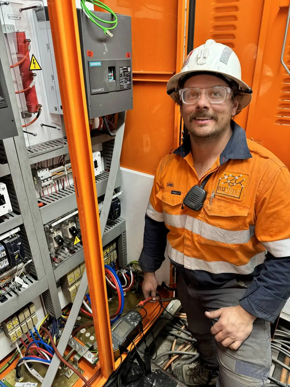 Nuvolt electrician servicing a Siemens SINAMICS industrial drive